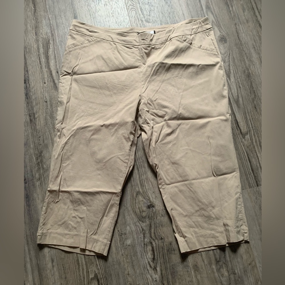 Khaki capri